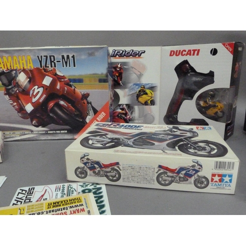 106 - Model kits - Yamaha YZR-M1 by Airfix, Honda CBE400F Endurance by Tamiya, Starting Rider by Tamiya, H... 