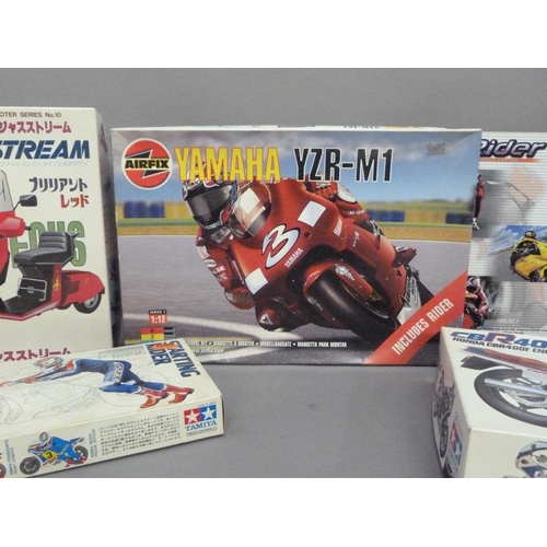 106 - Model kits - Yamaha YZR-M1 by Airfix, Honda CBE400F Endurance by Tamiya, Starting Rider by Tamiya, H... 