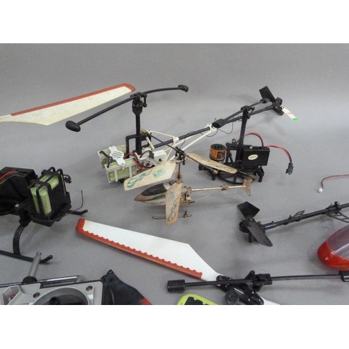 109 - Small dragonfly proportional radio control system GT Model Infra Red Control and two gyroblades and ... 