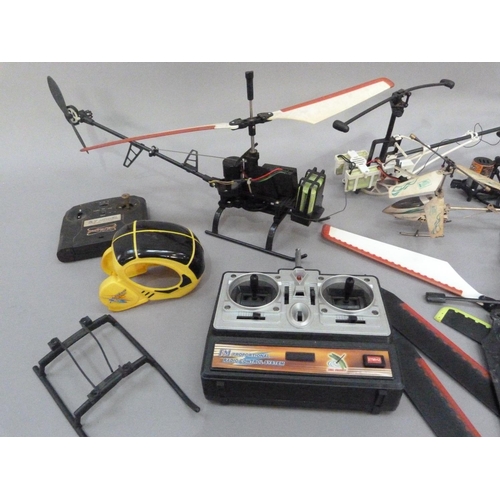 109 - Small dragonfly proportional radio control system GT Model Infra Red Control and two gyroblades and ... 