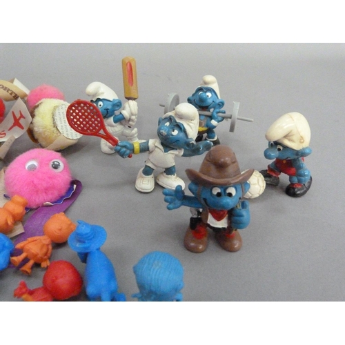 112 - Five sporting Smurfs and a cowboy Smurf together with a quantity of promotional bugs and twelve Magi... 