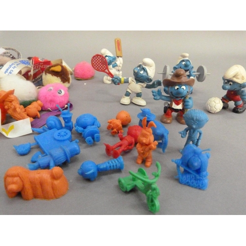 112 - Five sporting Smurfs and a cowboy Smurf together with a quantity of promotional bugs and twelve Magi... 