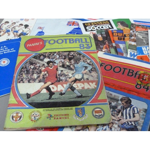 186 - General Football Interest: 1983 World Cup England Bulldog Bobby scarf and plastic carrier bag; progr... 