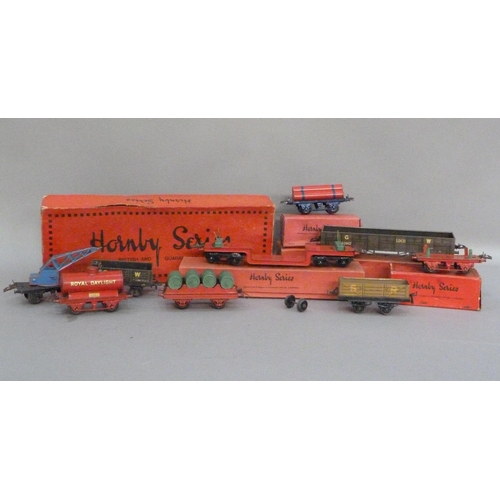 227 - A Hornby O gauge Trolley Wagon RS684, Gas Cylinder Wagon RS662, Lumber Wagon No. 1 RS668 (boxed), to... 