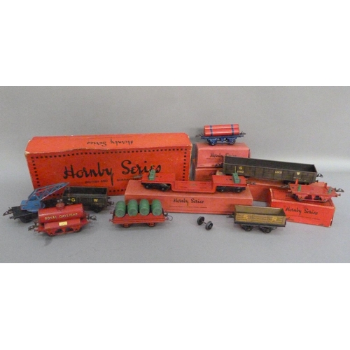 227 - A Hornby O gauge Trolley Wagon RS684, Gas Cylinder Wagon RS662, Lumber Wagon No. 1 RS668 (boxed), to... 