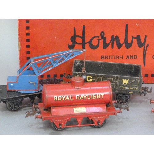 227 - A Hornby O gauge Trolley Wagon RS684, Gas Cylinder Wagon RS662, Lumber Wagon No. 1 RS668 (boxed), to... 