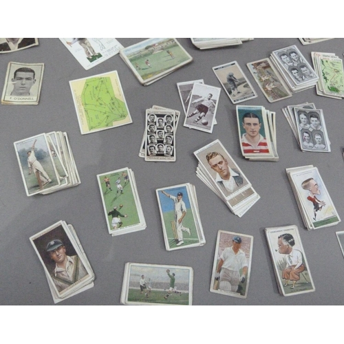 260 - Cigarette cards, 
Senior Service, Sporting Events and Stars (part set)
Player and Sons, Cricketers 1... 