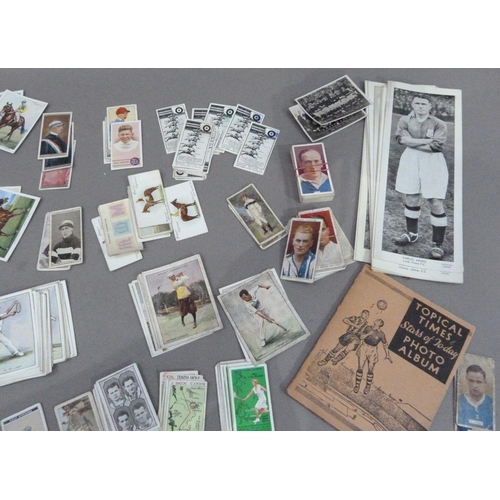 260 - Cigarette cards, 
Senior Service, Sporting Events and Stars (part set)
Player and Sons, Cricketers 1... 