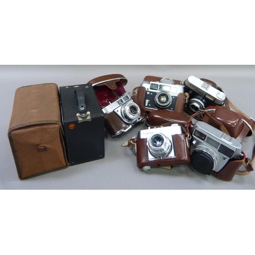 301 - A Voitlander Vito B SLR camera
A Viotlander Vitoret SLR camera
Kodak Retinette 1A SLR camera
Balda S... 