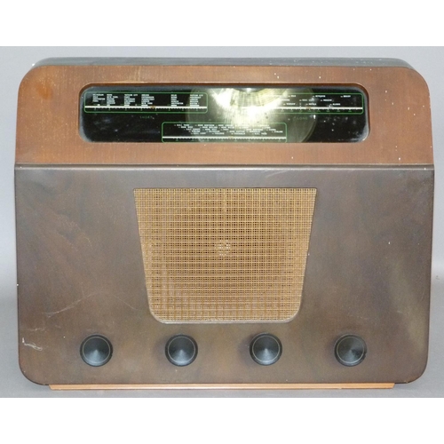 314 - A Murphy Radio Ltd Type A170 wireless, walnut veneered case with glass fronted display