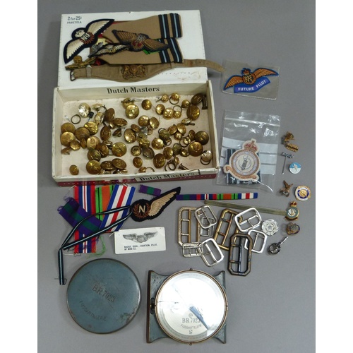 289B - A collection of RAF buttons, cap badges and insignia together with a WWII German First Artillery Gun... 