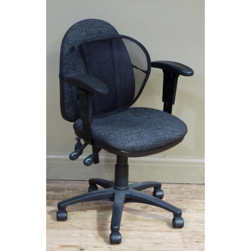 124 - A black fabric office armchair on five star base