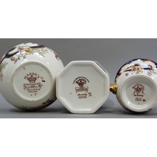 171 - A Mason's Mandalay Salamander vase of octagonal outline with salamanders to the shoulders, 22cm high... 