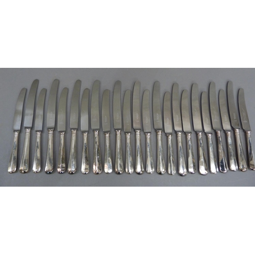 301 - A set of twelve Harrods silver handled dessert knives and eleven matching dinner knives, Sheffield 1... 