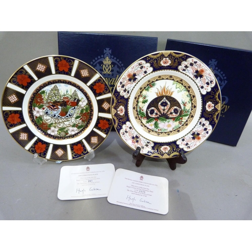 31 - A Royal Crown Derby limited edition Christmas plate for 1999, 201/1750, together with certificate si... 