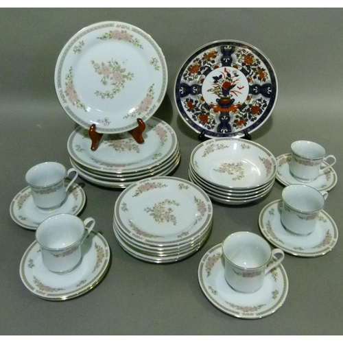 169 - A Crown Ming dinner service with tea cups and saucers, soup plates, dessert and dinner plates togeth... 