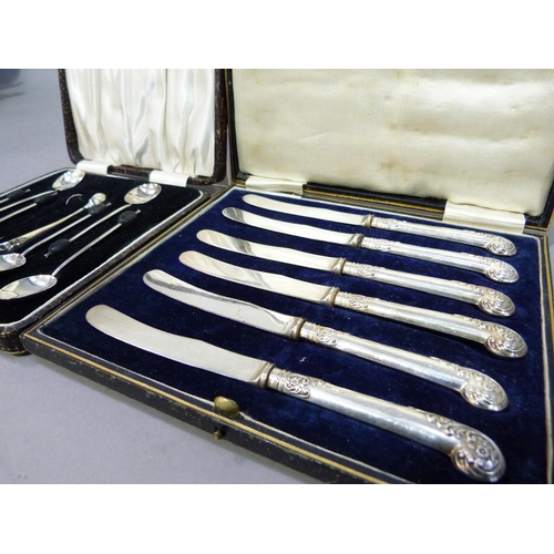 232 - A case of six pistol handled dessert knives, Sheffield 1915 and a case of six silver bean handled co... 