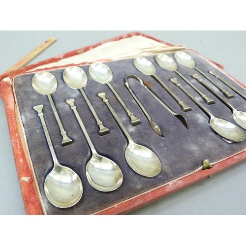 237 - A cased set of twelve seal top teaspoons and pair of sugar tongs, London 1928, the case distressed