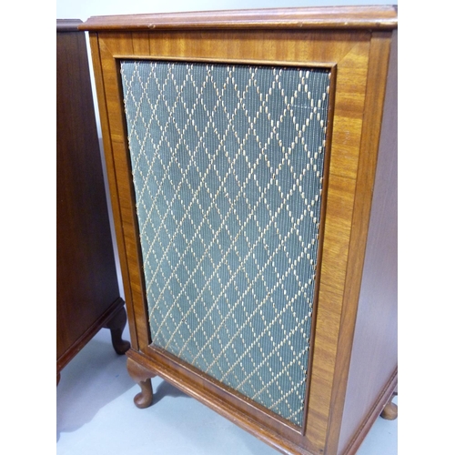 271 - A pair of figured walnut and mahogany crossbanded and veneered Dynatron speakers on short cabriole l... 