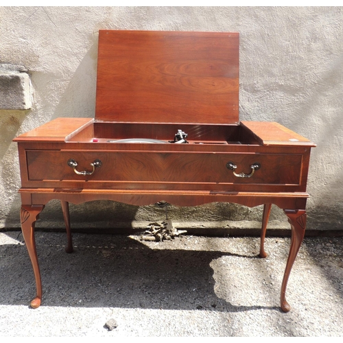 185 - A Dynatron radiogram with Garrard turntable contained within a walnut veneered case on shell carved ... 