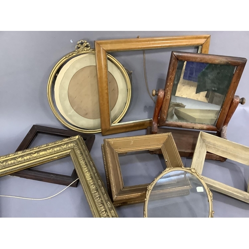 90 - A quantity of Victorian and later picture frames together with a Victorian toilet mirror