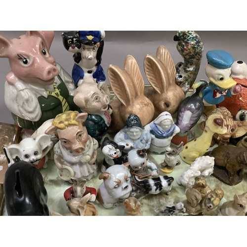 257 - A pair of Sylvac rabbits, a Nat West pig money bank, a Winstanley kitten, various dog and cat figure... 