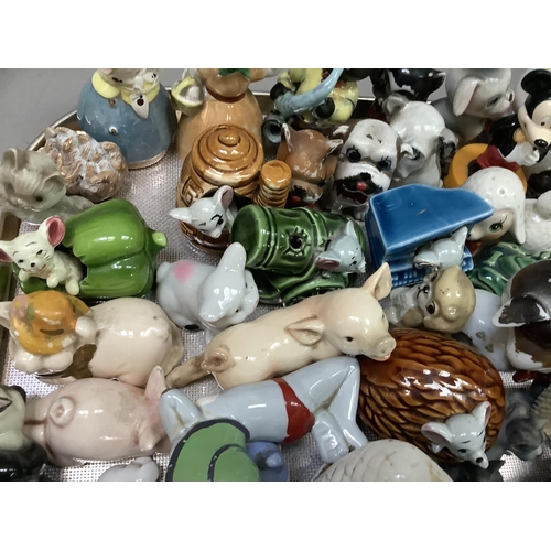 259 - A large quantity of animal figures