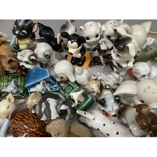 259 - A large quantity of animal figures