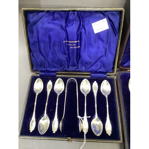 361 - An Elkington & Co set of four silver gilt fruit spoons and a sugar sifting spoon, no assay mark, tot... 