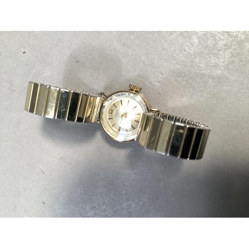 383 - A Tissot lady's manual wristwatch c.1964 in 9ct gold case no.20033, 17 jewelled lever movement 68413... 