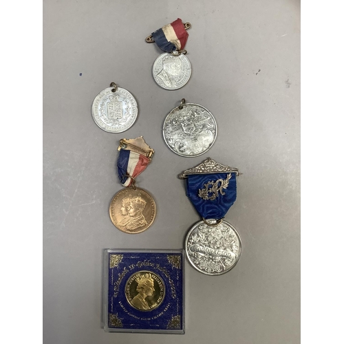 259 - A tray of Coronation and Jubilee medallions