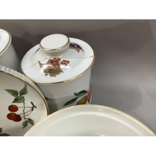 187 - A quantity of Royal Worcester Evesham oven to table ware including large storage jars, tureens (oval... 