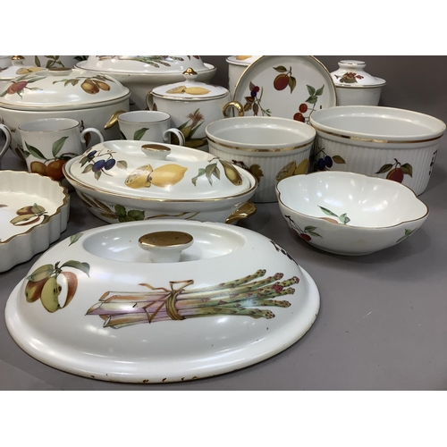 187 - A quantity of Royal Worcester Evesham oven to table ware including large storage jars, tureens (oval... 