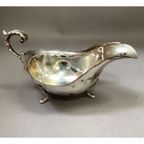 205 - A silver sauceboat, Birmingham 1933, approximately 12cm high, approximate weight 9oz