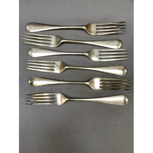 211 - A set of six silver dessert forks, London 1900, total approximate weight 10oz