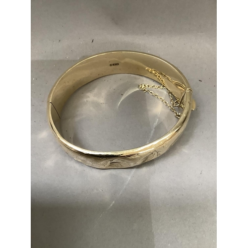 249 - A Stiff hinged bangle in 9ct gold, approximate weight 21g