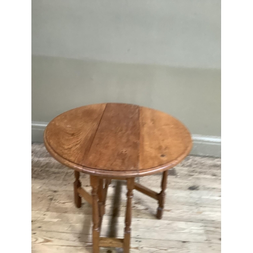 333 - A Yorkshire Carver oak gateleg occasional table having twin oval drop leaves on slender turned and s... 