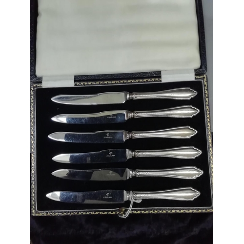 238 - A set of six George VI silver cake forks, Sheffield 1932, approximately 4.5oz total weight, together... 