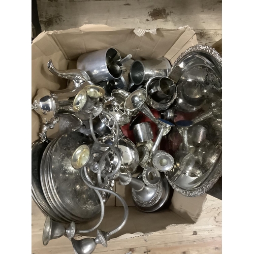 138b - A quantity of silver plated ware including matts and coasters, coffee pit, teapot, sugar and cream, ... 