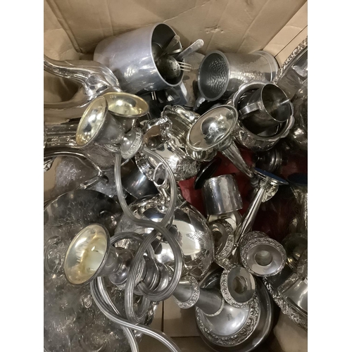 138b - A quantity of silver plated ware including matts and coasters, coffee pit, teapot, sugar and cream, ... 