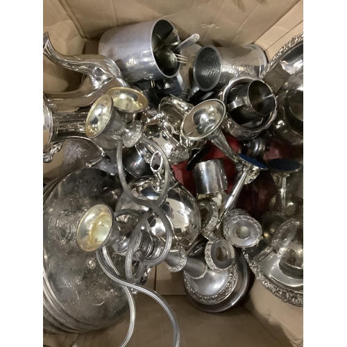 138b - A quantity of silver plated ware including matts and coasters, coffee pit, teapot, sugar and cream, ... 