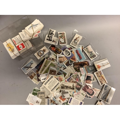 39B - Cigarette cards: miscellaneous quantity of loose cards