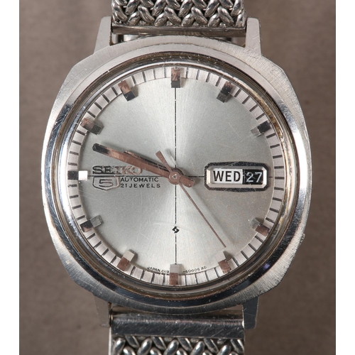 424 - A SEIKO GENTLEMAN'S 5 DAY DATE AUTOMATIC WRISTWATCH ref 6119-6003, c.1972, in stainless steel cushio... 