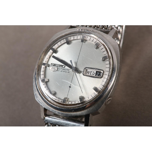 424 - A SEIKO GENTLEMAN'S 5 DAY DATE AUTOMATIC WRISTWATCH ref 6119-6003, c.1972, in stainless steel cushio... 