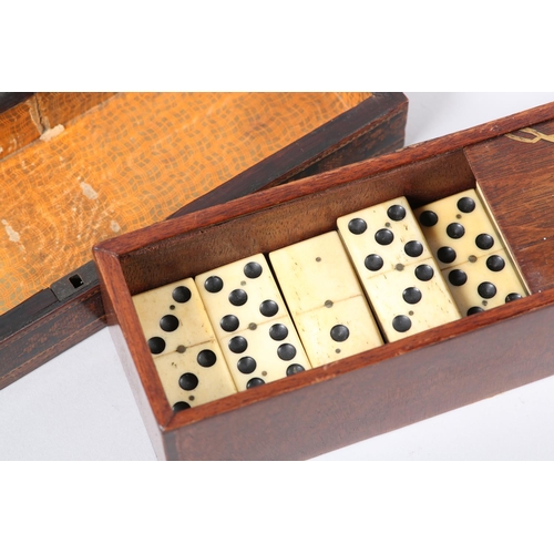 51 - A VICTORIAN ROSEWOOD TUNBRIDGE WARE GAME BOX, the lid inlaid for cribbage around a central panel of ... 