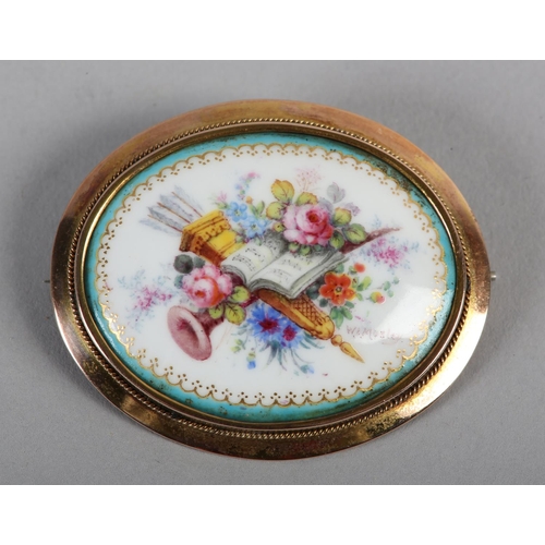 407 - A GEORGE V PAINTED PORCELAIN BROOCH BY W E MOSLEY OF DERBY, the oval polychrome floral arts bouquet ... 