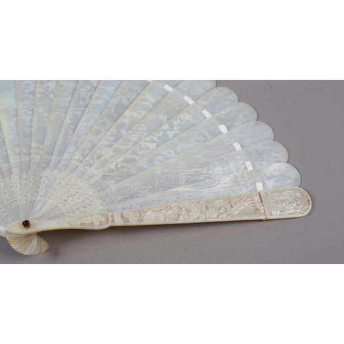 136 - A fine Chinese mother of pearl brisé fan, Qing dynasty, the stick tips rounded, the two guards and 2... 