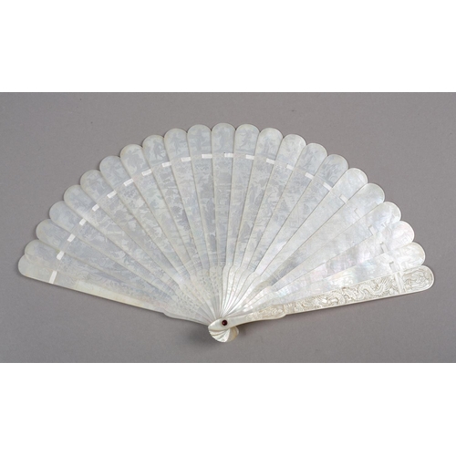 136 - A fine Chinese mother of pearl brisé fan, Qing dynasty, the stick tips rounded, the two guards and 2... 