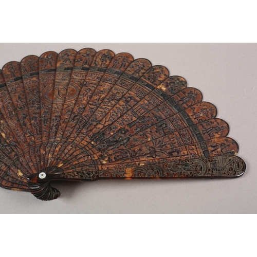 139 - A fine and detailed Chinese carved tortoiseshell brisé fan circa 1840’s, the 21 sticks and 2 guards,... 