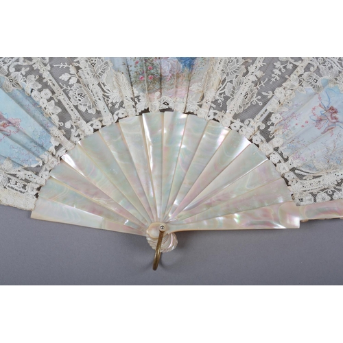 149B - A pretty Brussels Mixed Lace fan, the leaf mounted à l’anglaise on mother of pearl, burgau, includin... 